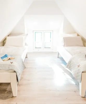 ferienwohnung ferienhaus ku galerie ku pellworm insel nordsee schlafzimmer einzelbetten