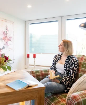 Ferienhaus und Galerie ku. Pellworm Nordseeinsel Auszeit Urlaub mit kunst wohnzimmer